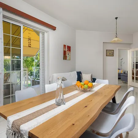 Flora House Feriehus *