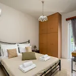 Flora House Case de vacanță