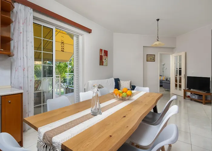 Flora House בית נופש *