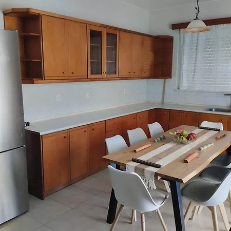 Flora House Кремасти