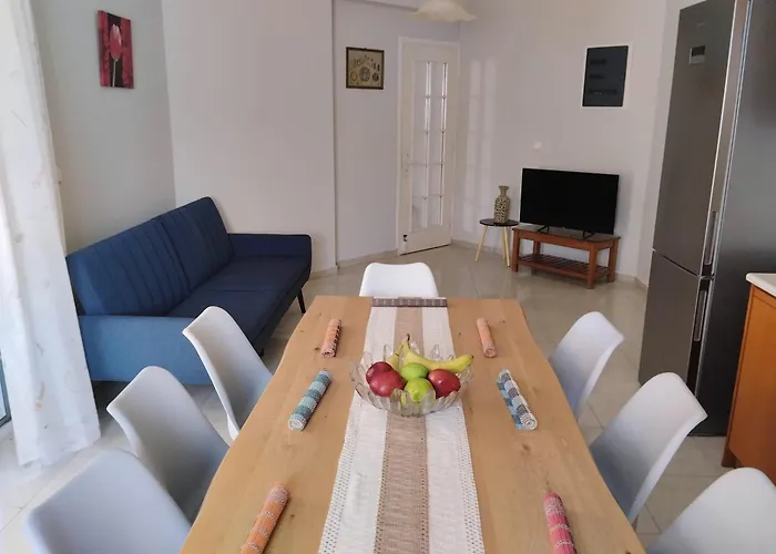 Flora House بيت للعطل Kremastí