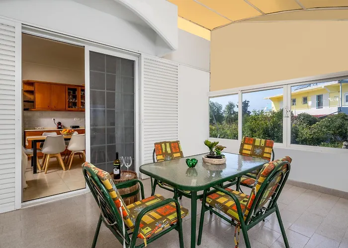 Holiday home Flora House